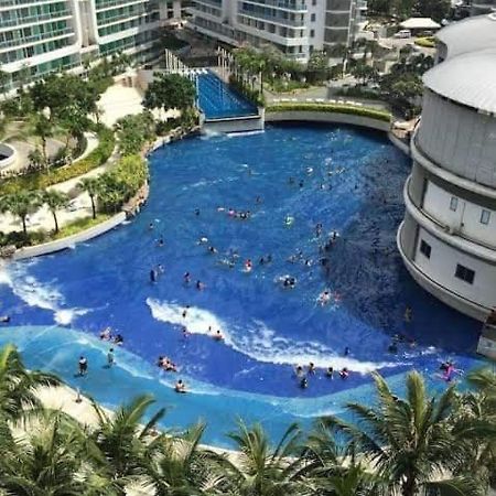 Manila Urban Resort At Azure Buitenkant foto