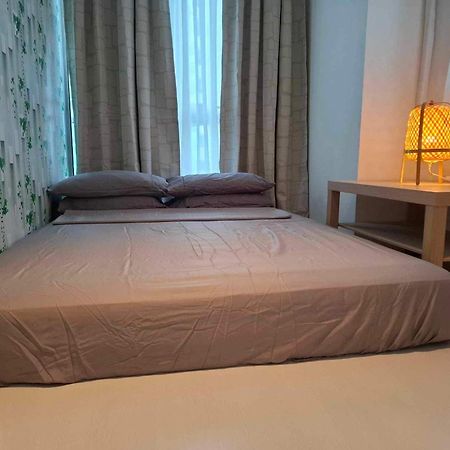 Manila Urban Resort At Azure Buitenkant foto