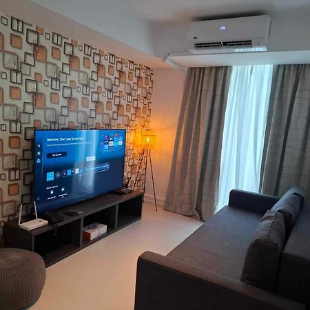 Manila Urban Resort At Azure Buitenkant foto