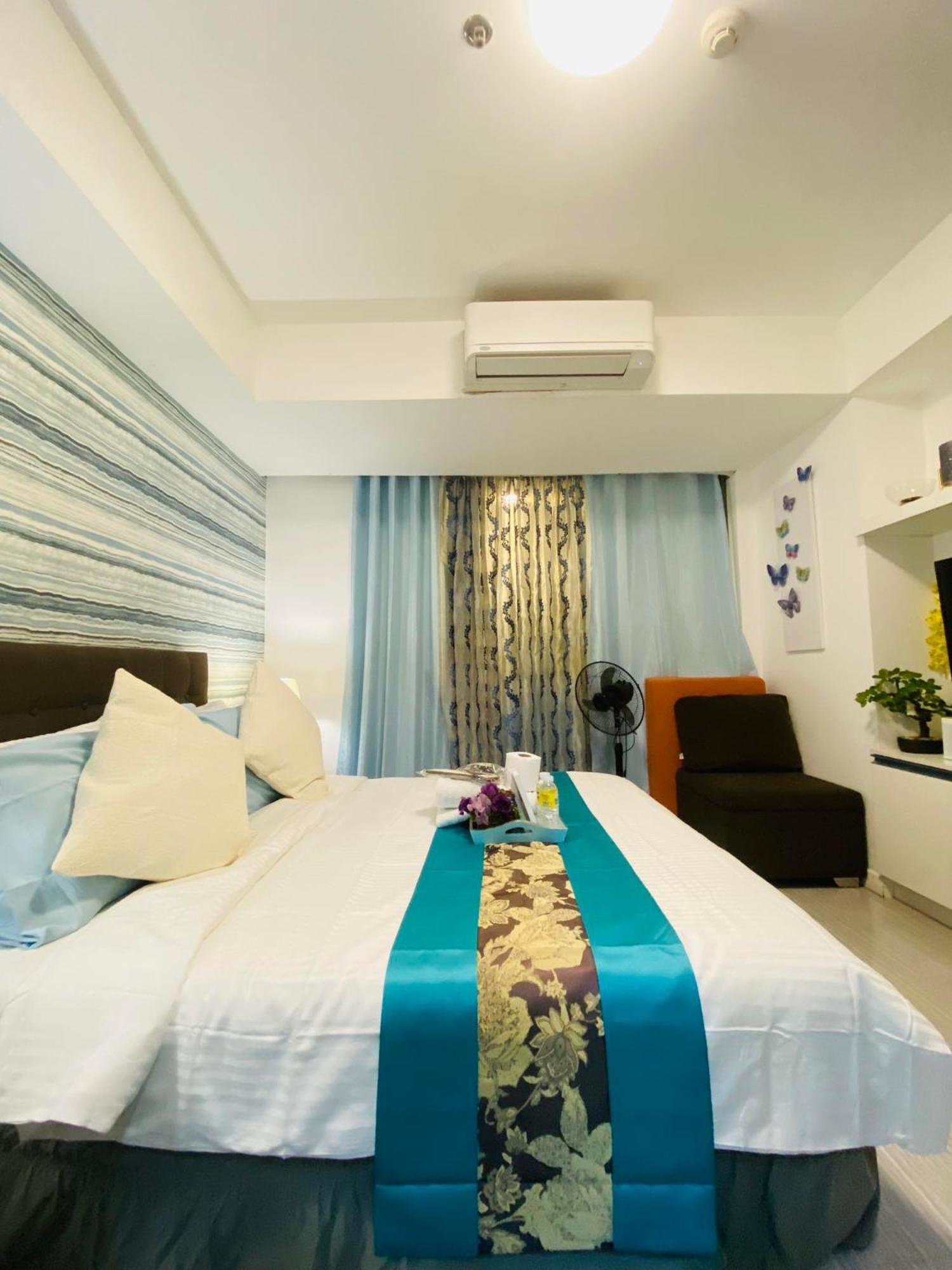 Manila Urban Resort At Azure Buitenkant foto