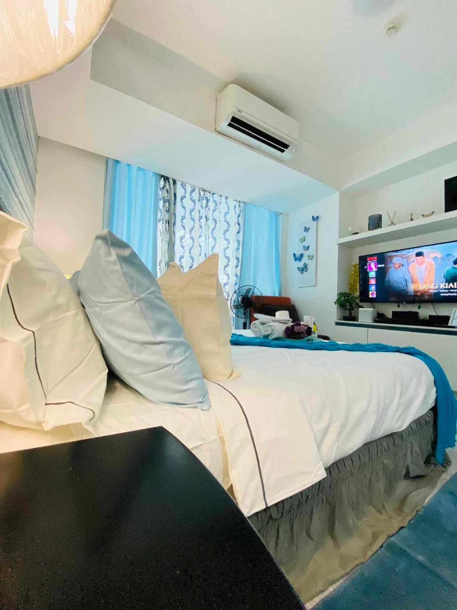 Manila Urban Resort At Azure Buitenkant foto