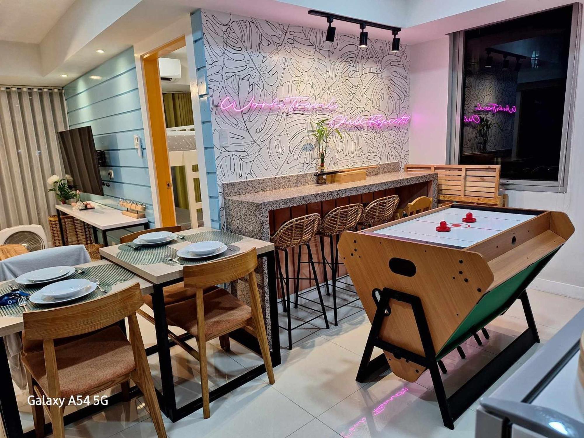 Manila Urban Resort At Azure Buitenkant foto