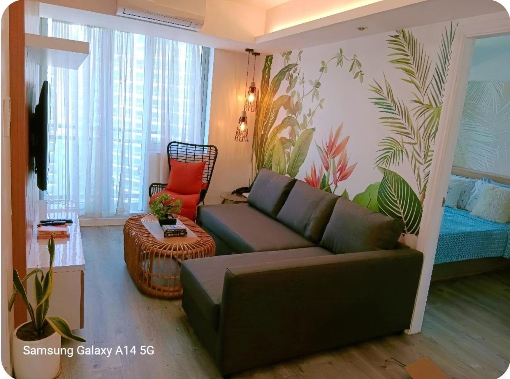 Manila Urban Resort At Azure Buitenkant foto
