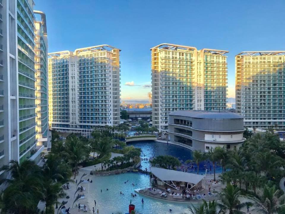Manila Urban Resort At Azure Buitenkant foto