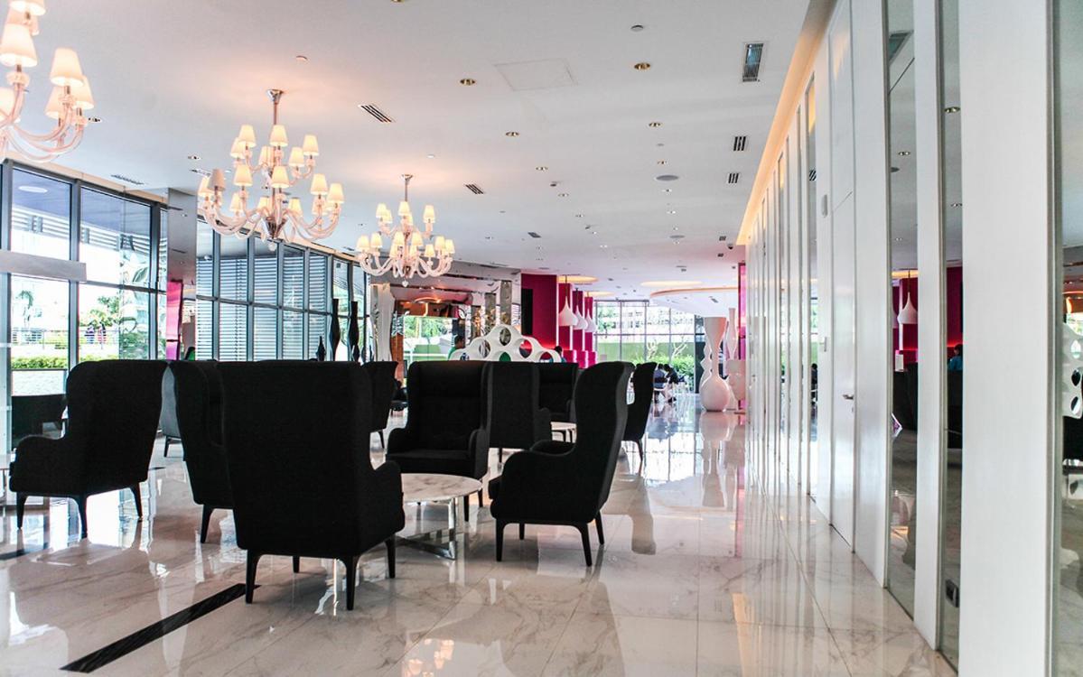 Manila Urban Resort At Azure Buitenkant foto