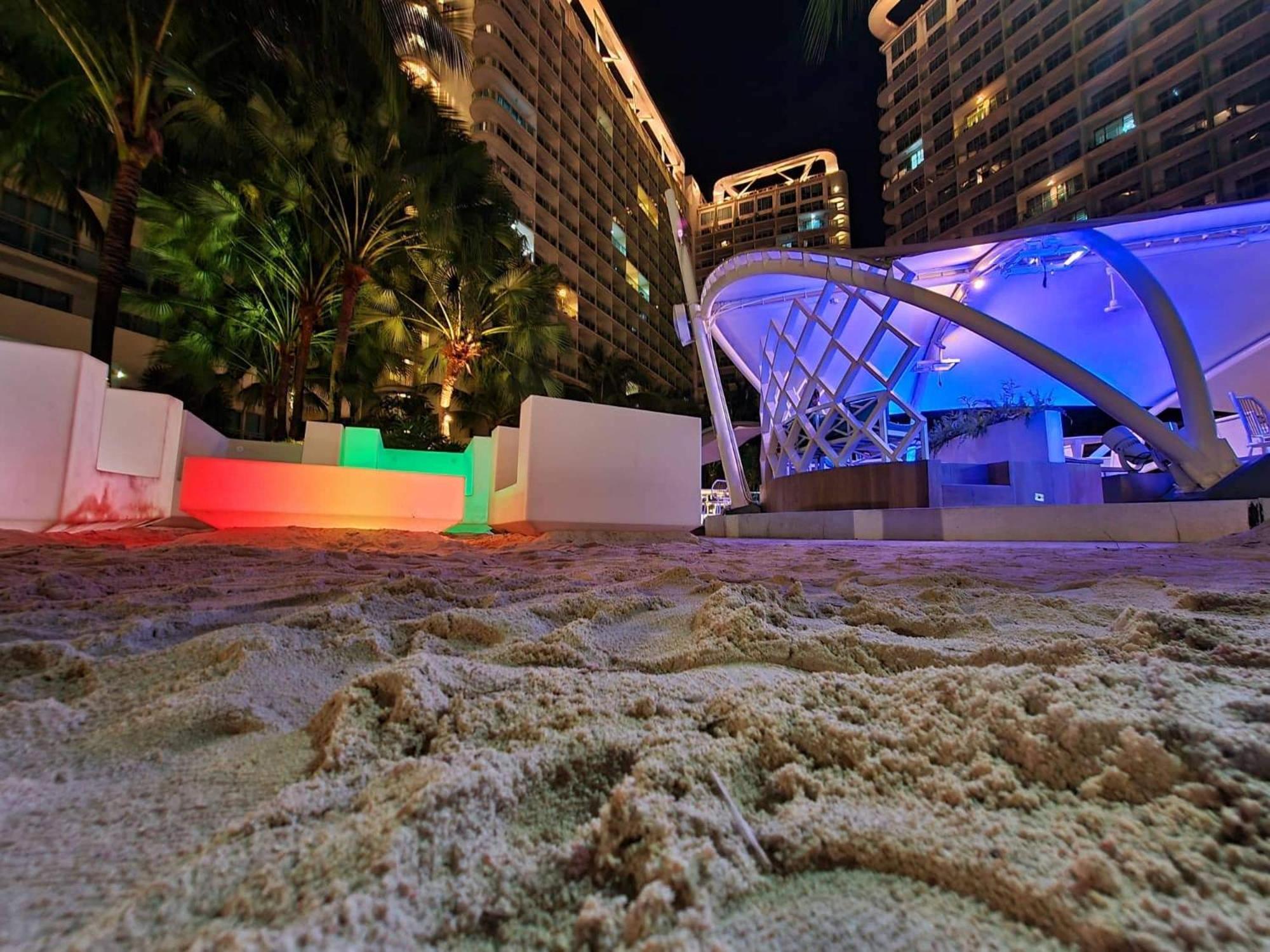 Manila Urban Resort At Azure Buitenkant foto