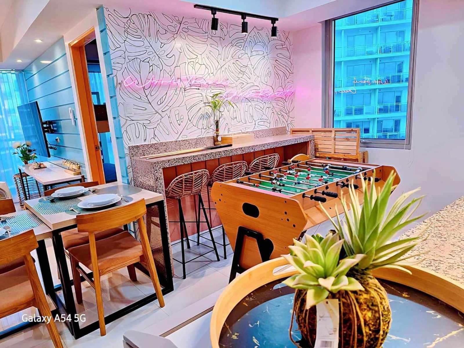 Manila Urban Resort At Azure Buitenkant foto