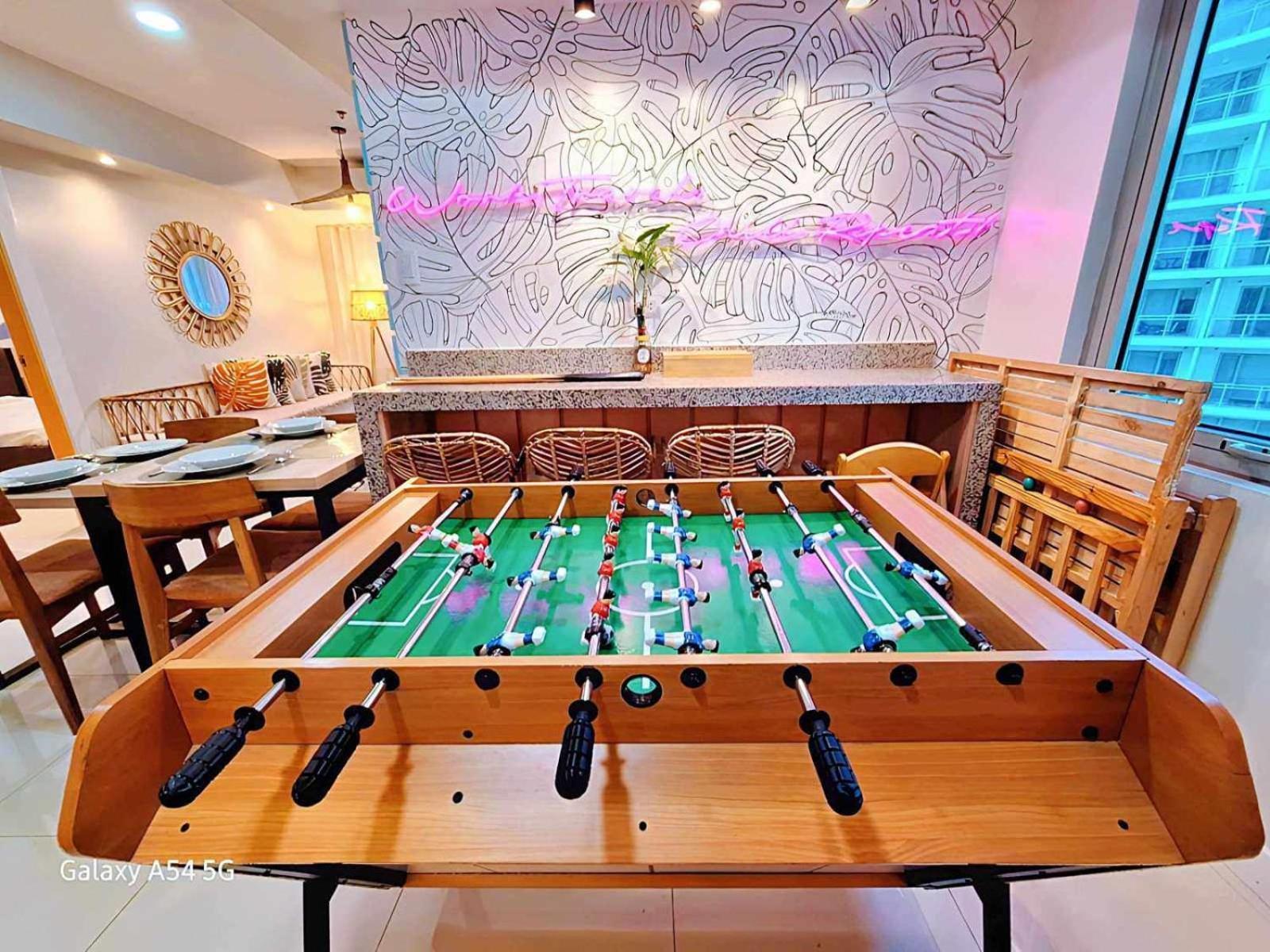 Manila Urban Resort At Azure Buitenkant foto