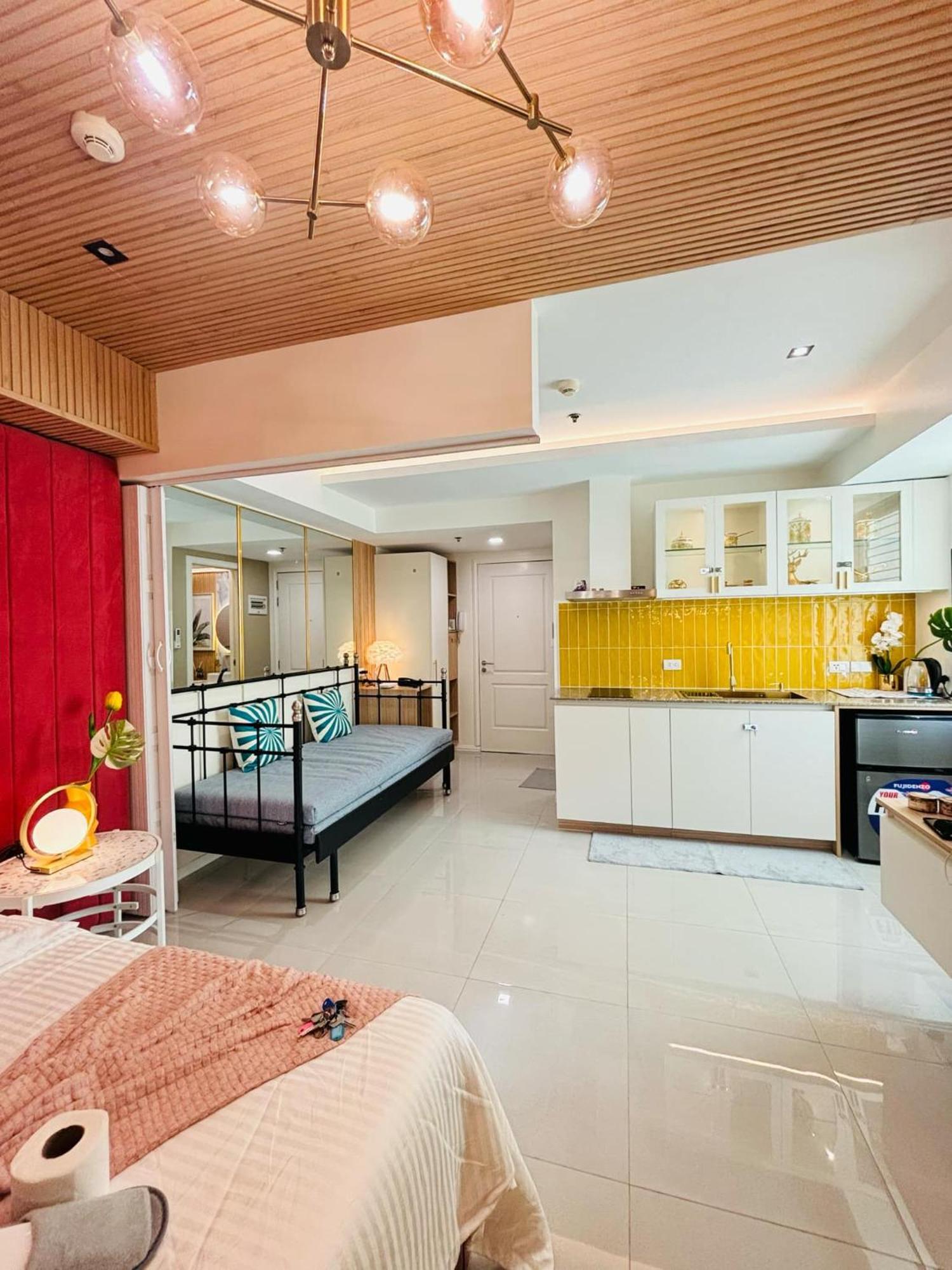 Manila Urban Resort At Azure Buitenkant foto