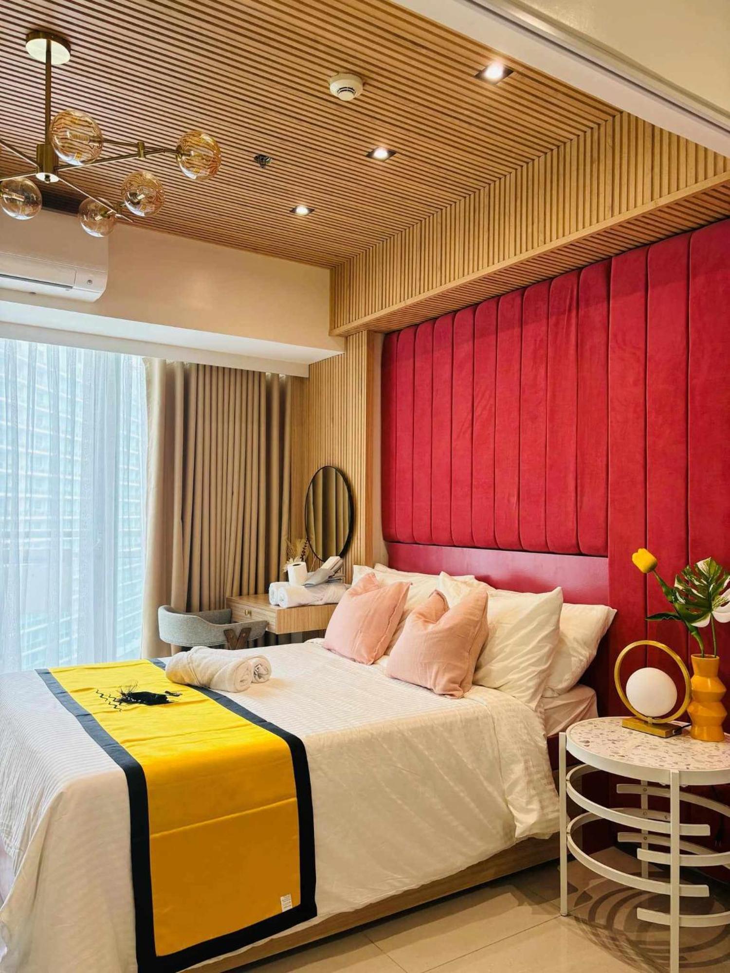 Manila Urban Resort At Azure Buitenkant foto