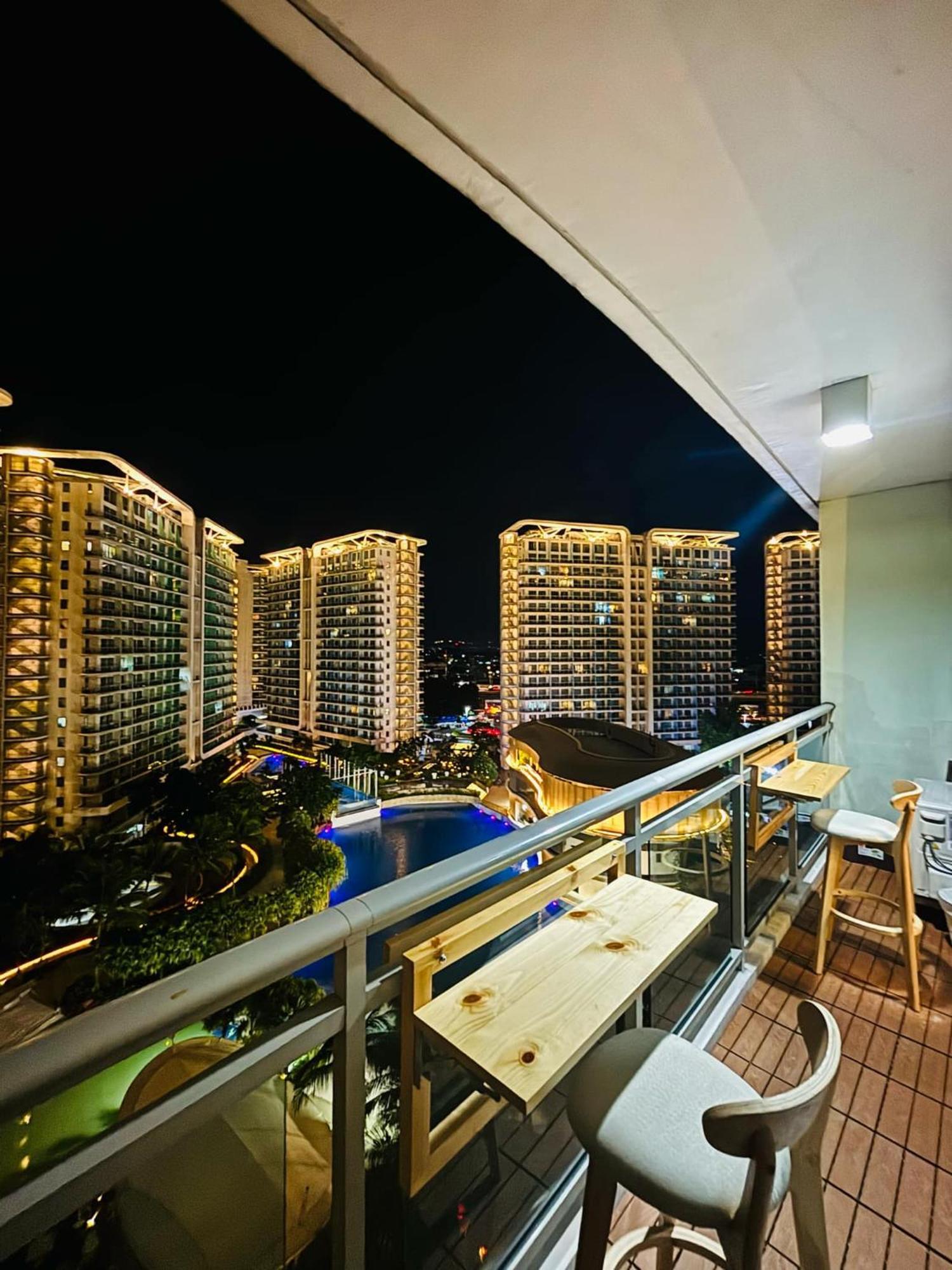 Manila Urban Resort At Azure Buitenkant foto