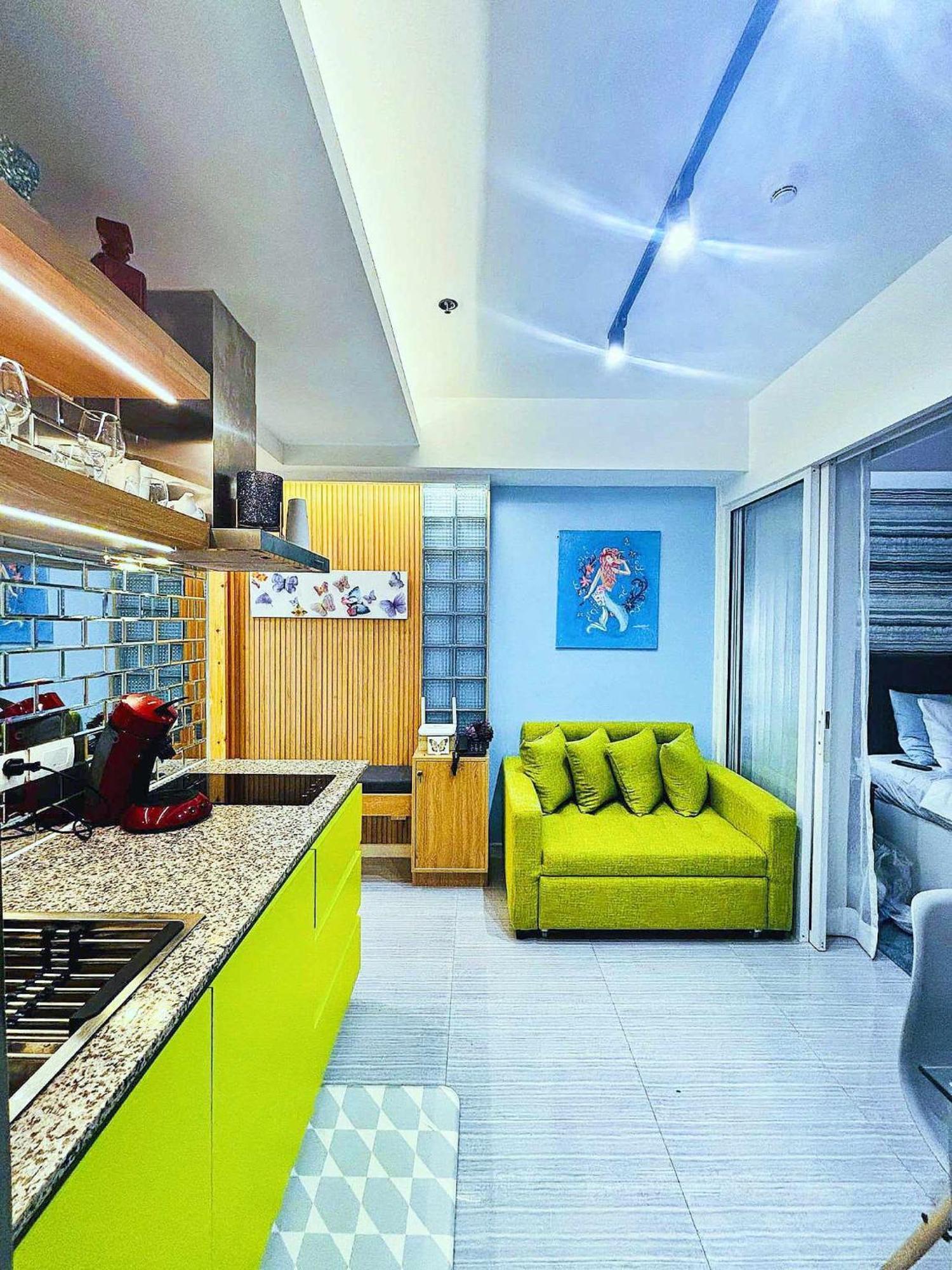 Manila Urban Resort At Azure Buitenkant foto